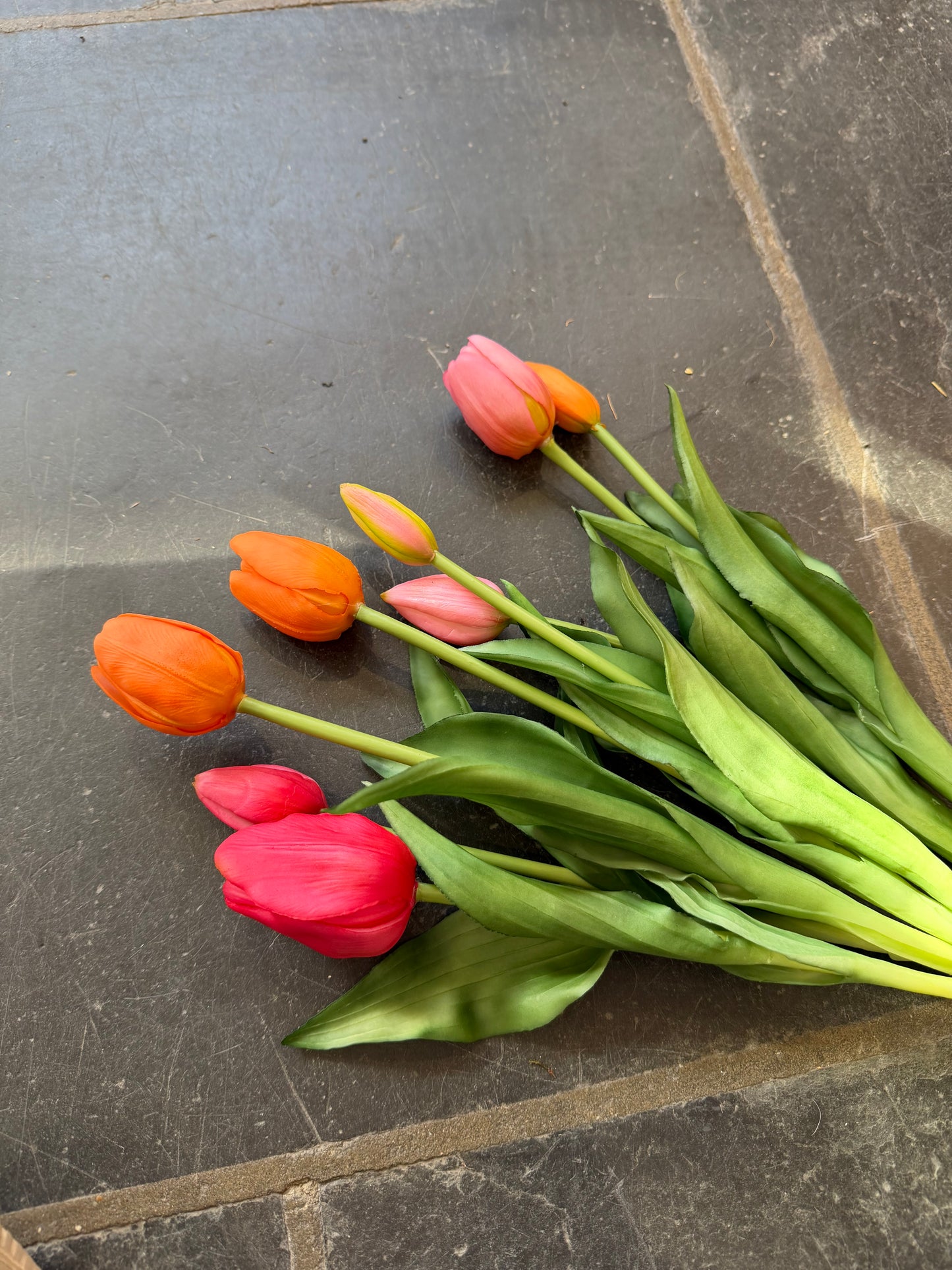 Fausses tulipes - touché vrai fleur