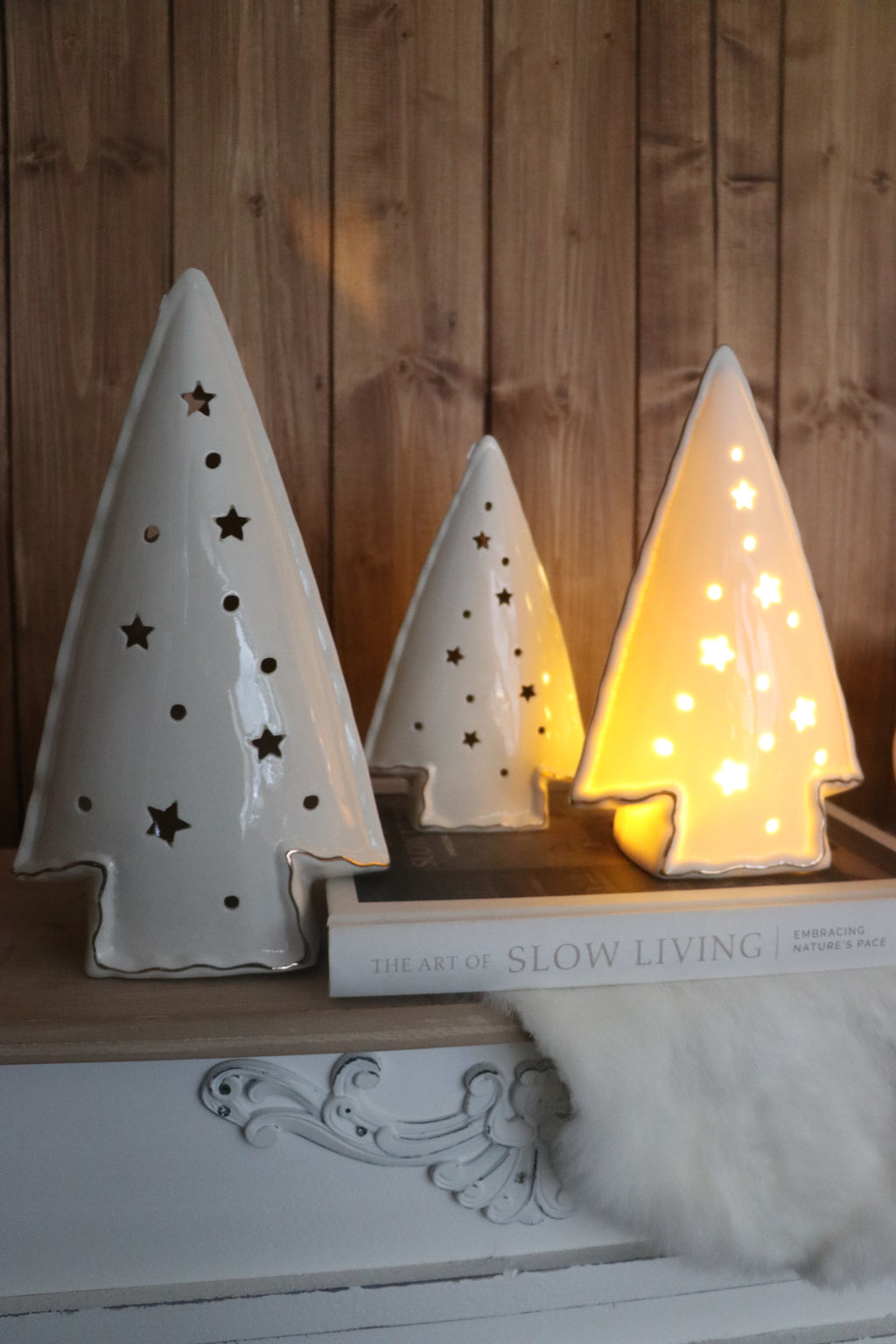 Sapin blanc et doré lumineux