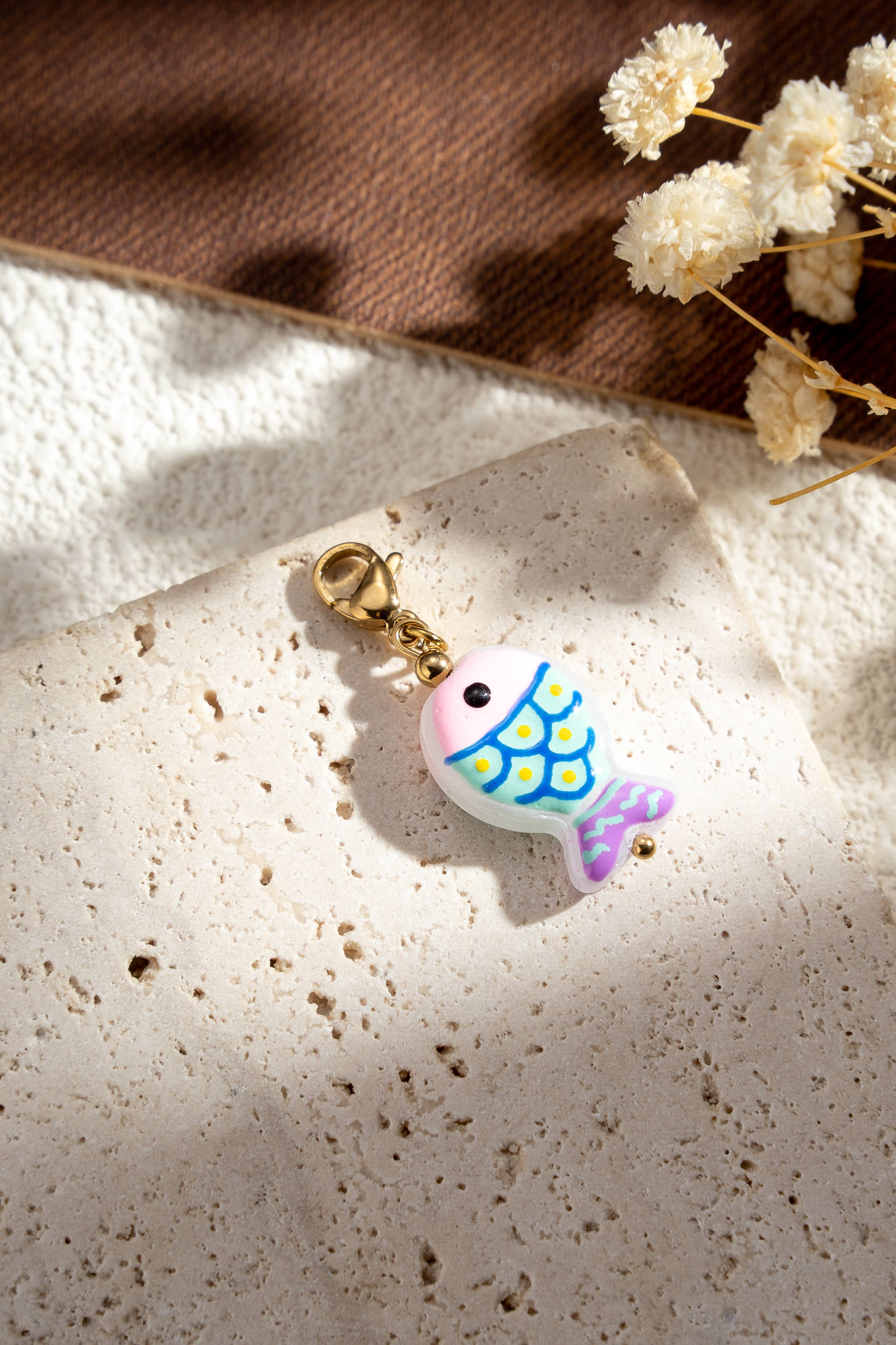 Lot 5 charms poisson colorés dorés émaillés été mignons