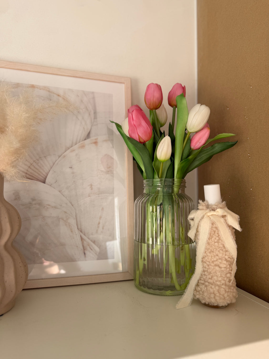 Strauß weißer Tulpen