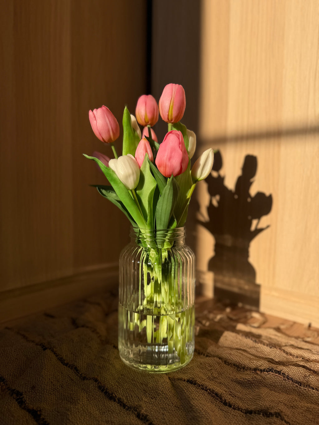 Strauß weißer Tulpen