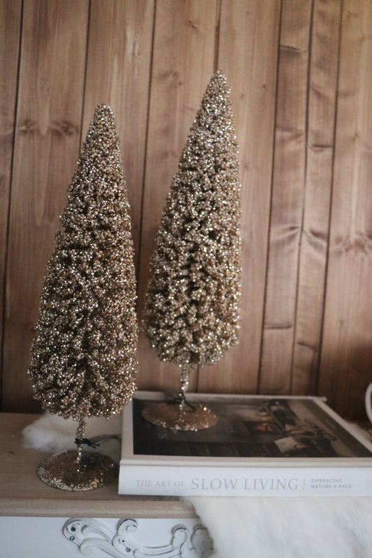 Sapins à paillettes sur pied