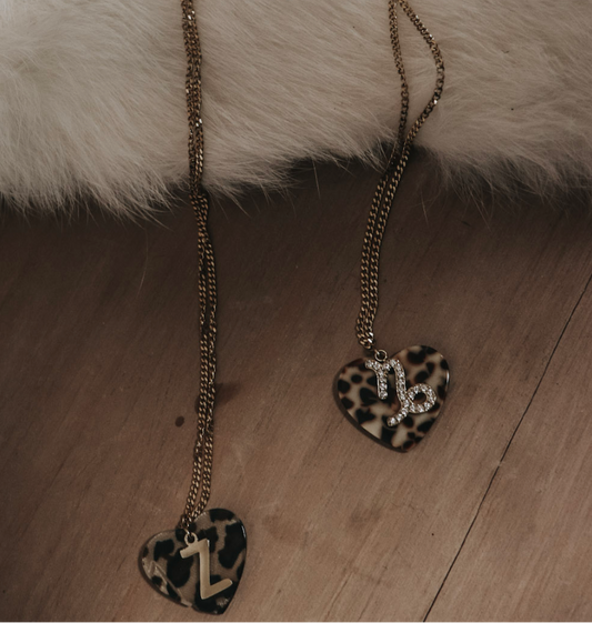 Collier initiale + léopard