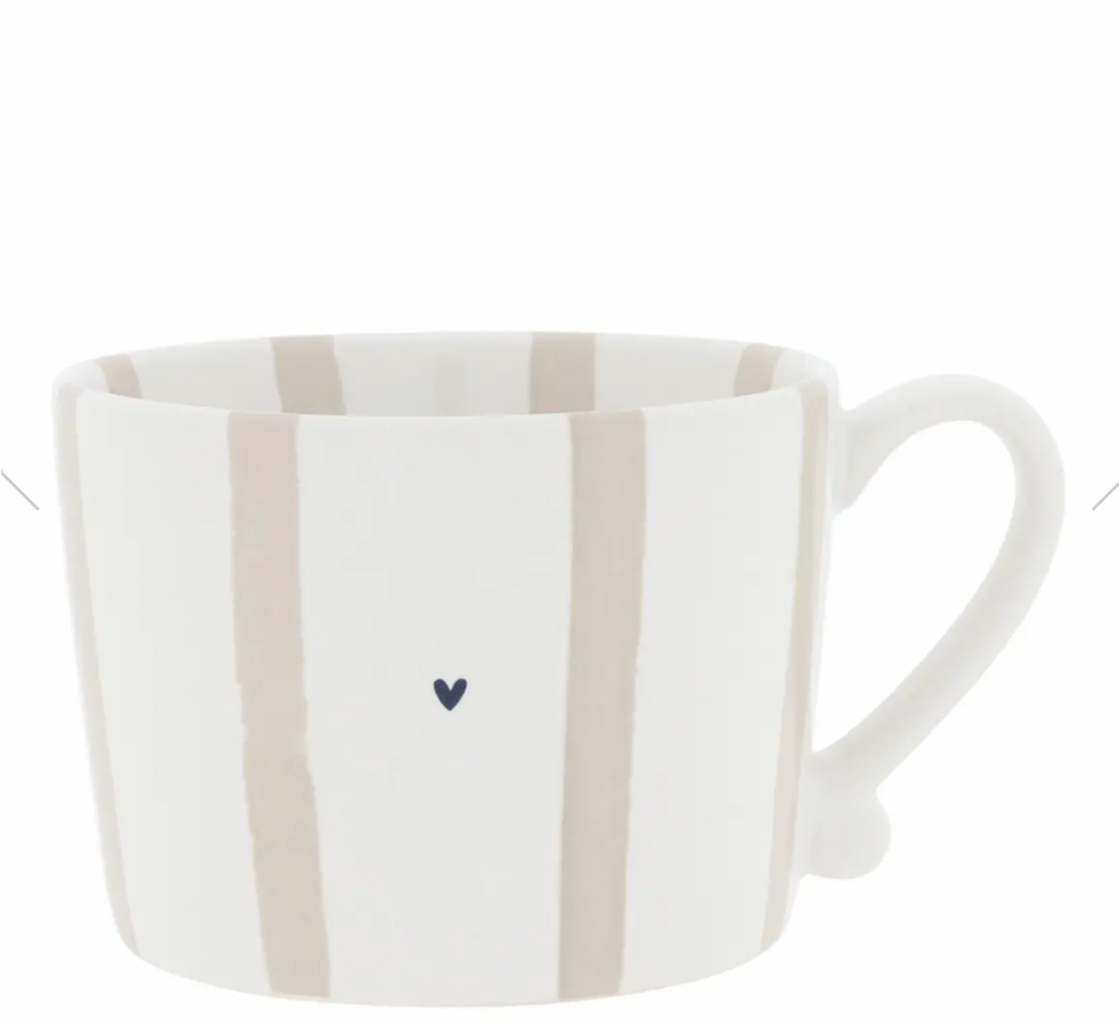 Tasse mit BC-Linien