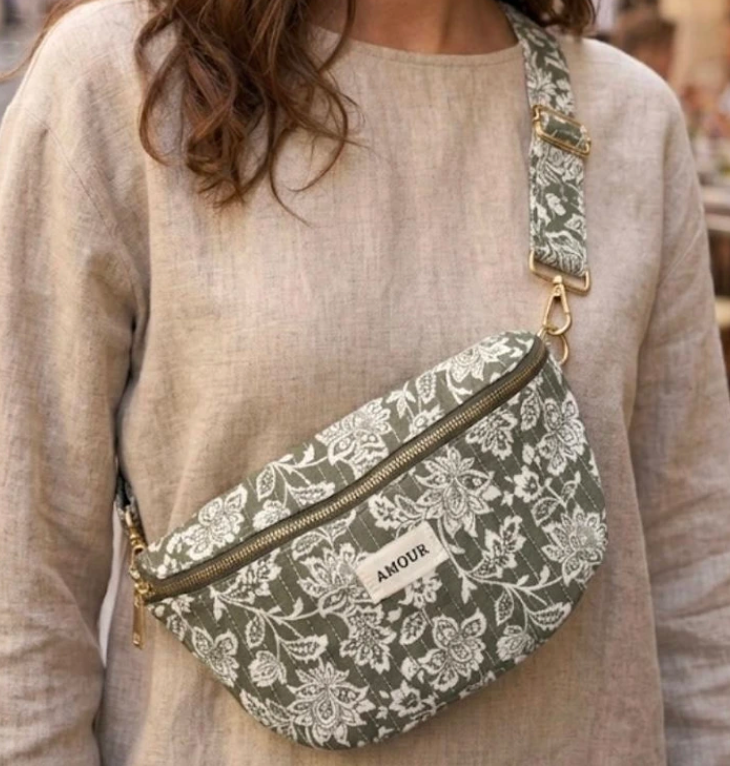 Grüne Blumenclutch