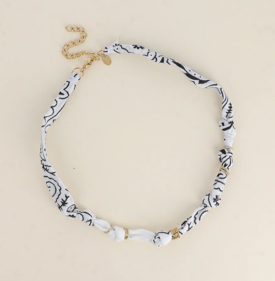 Collier tissus blanc