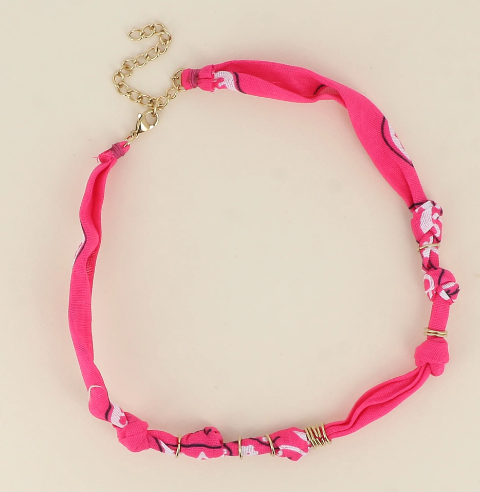 Collier tissus fushia