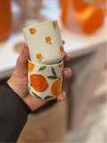 Orangefarbene Tasse